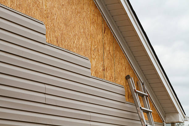 Professional Vinyl Siding technician working in Hillside, NJ